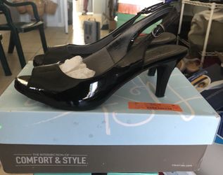 Size 9 women’s heel with high rebound foam