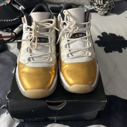 Air Jordon 11 Low White/MTLC Gold Coin-black Size 6