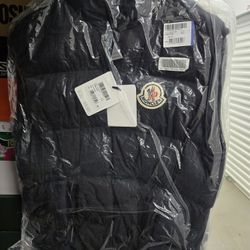 MONCLER ALMAZ DOWN VEST 
