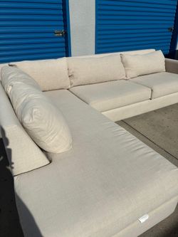 Large beige sectional couch 🛻 delivery available🛻