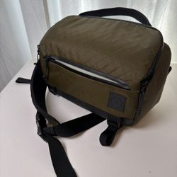 Moment Camera Sling 10L