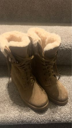 Girls BearPaw Boots Size: 1