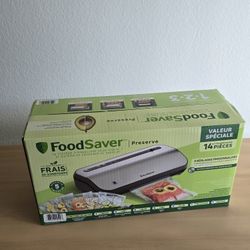 FoodSaver 14-Piece Starter Kit with Vacuum Seal Roll and Bags