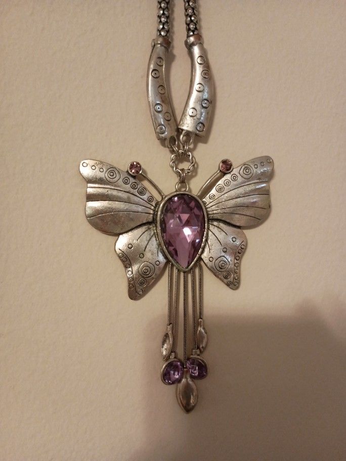 Beautiful purple butterfly Necklace Vintage 