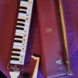 Vintage 1970s Hohner Melodica Piano 27