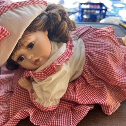 Porcelain doll Bright Eyes Collectable