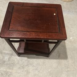 REDDISH BROWN SMALL TABLE! PICK UP ONLY!! NEED GOOD ASAP!! Willing to negotiate on price!