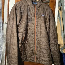 Patagonia men’s XL brown, with inner tie dye nano puffer jacket