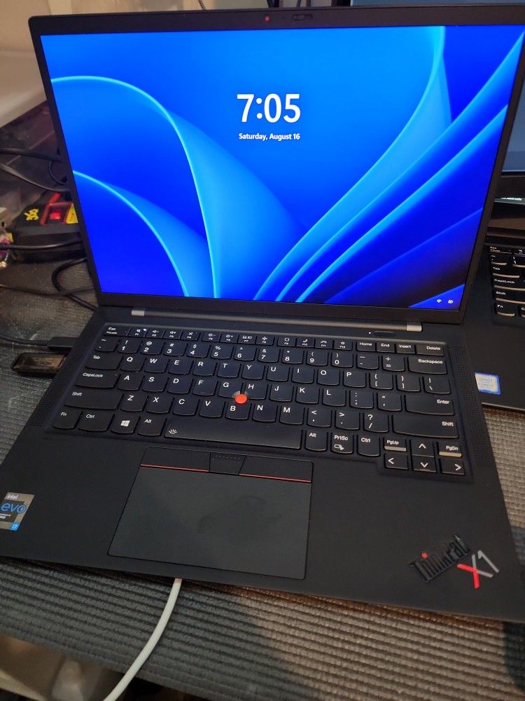 Lenovo X1 CARBON GEN 9 