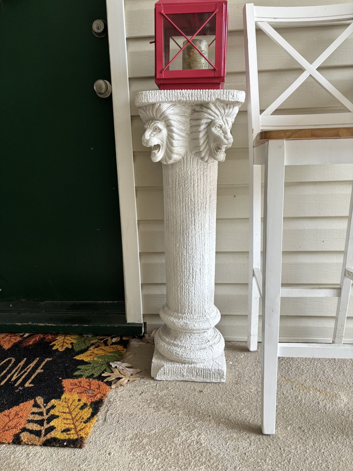 Beautiful Lions Head Pedestal Stand