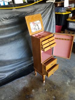 Jewelry cabinet