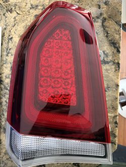 2015-2023 CHRYSLER 300 OUTER TAIL LIGHT LEFT DRIVER SIDE LED LAMP (contact info removed)9AC