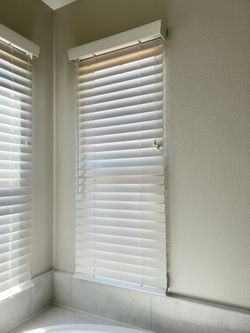 2 1/2in White Wood Blinds