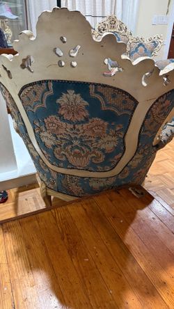 Antique chair blue and gold essence