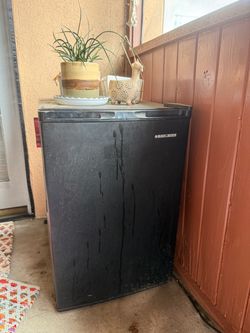 Black & Decker 4.52 cubic foot mini fridge