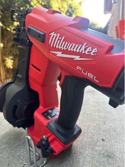 Milwaukee M18 Roofing Nailer