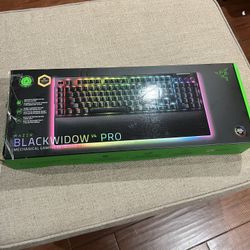 Razer Black widow V4 Pro Keyboard 