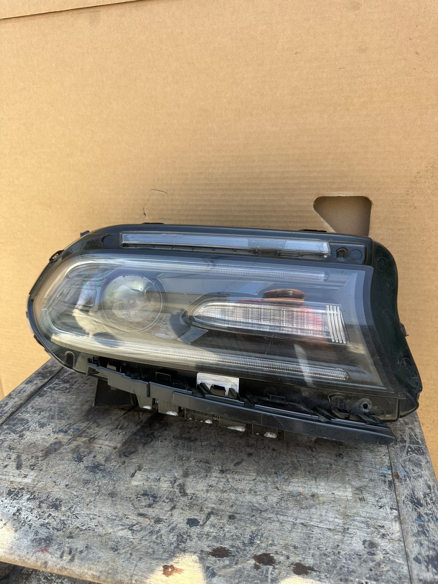 2015 2016 2017 2018 2019 2020 2021 Dodge Charger Front Headlight Headlamp Rh Right Passenger Side Original Used Oem Missing Tabs. 