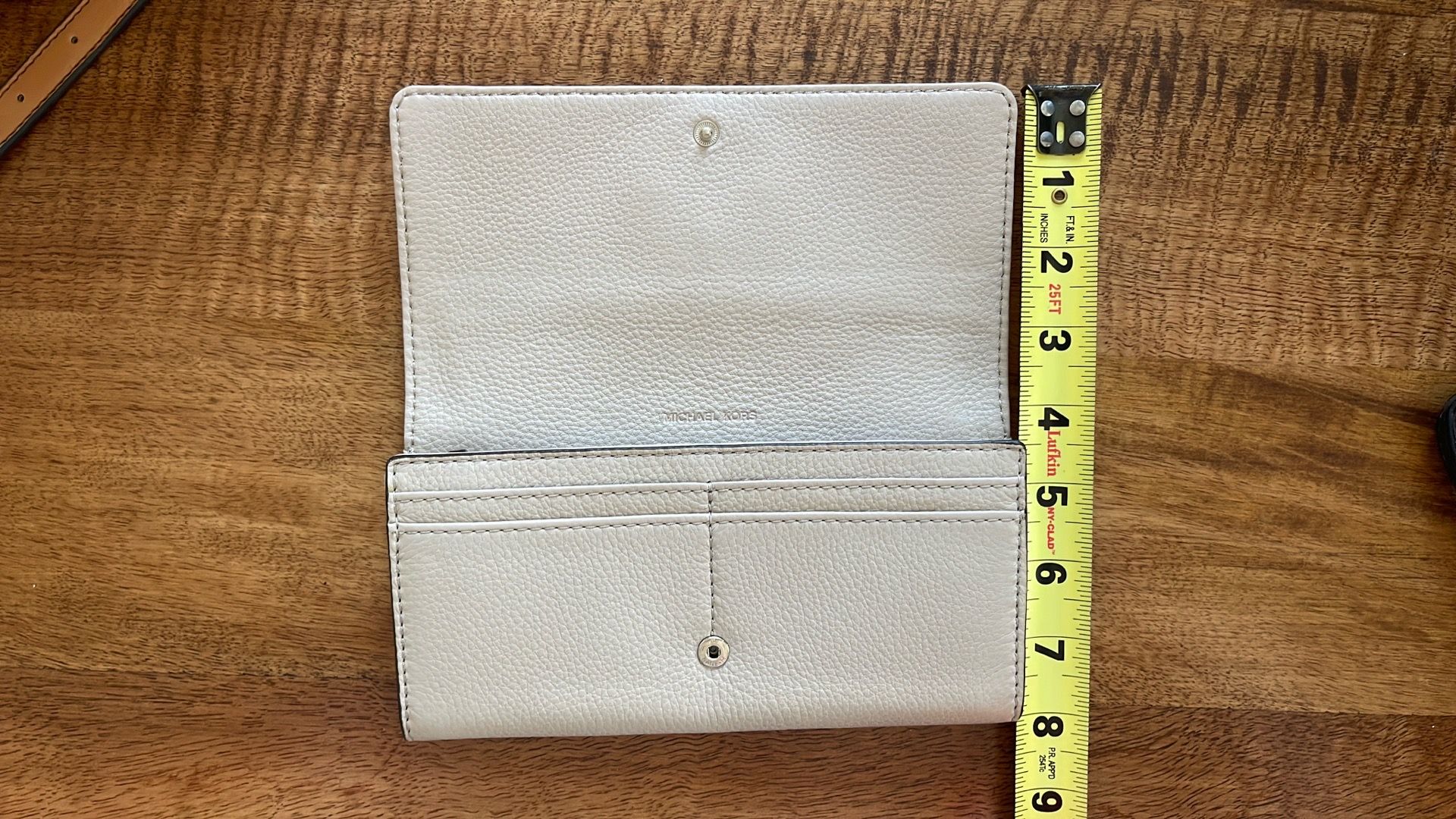 ✨MICHAEL KORS✨ Fulton Flap Continental Wallet in cream pebbled 