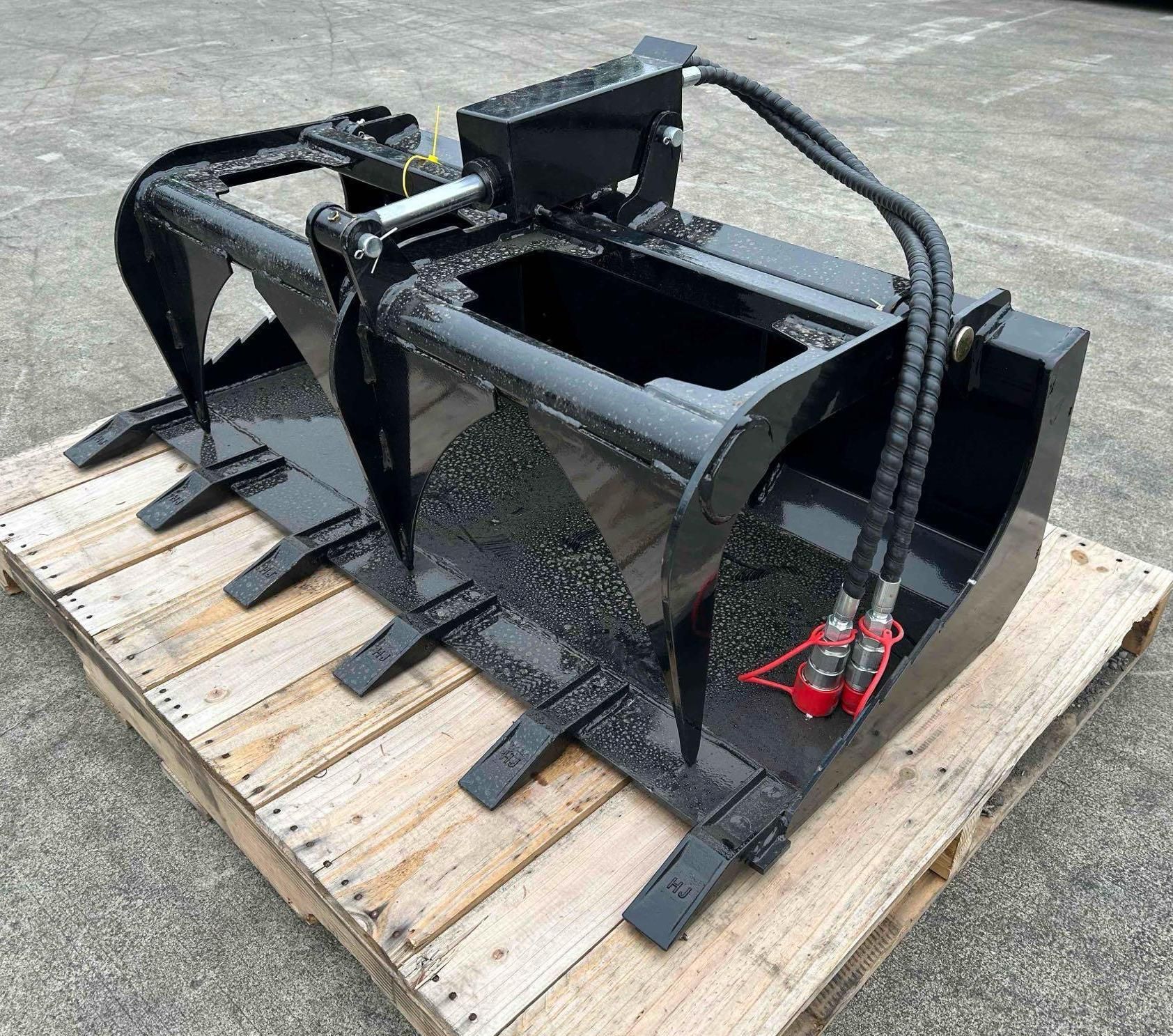 ABOSS Mini Skid Steer Hydraulic Grab BucketĀ / Stump Grapple Attachment, Fits Mini Loaders, Unused