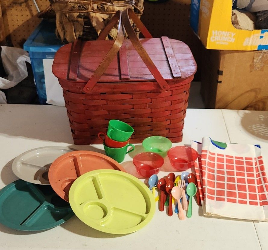 Estate Sale VTG MCM Red Wicker Woven Rattan Picnic Basket with Gitsware Plates, Table Cloth USA