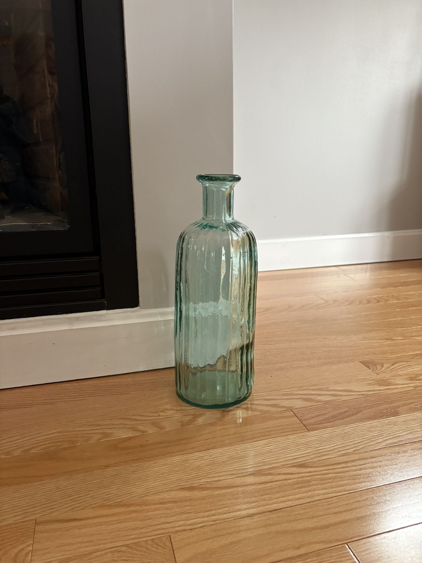NEW GREEN COASTAL STYLE GLASS VASE.
