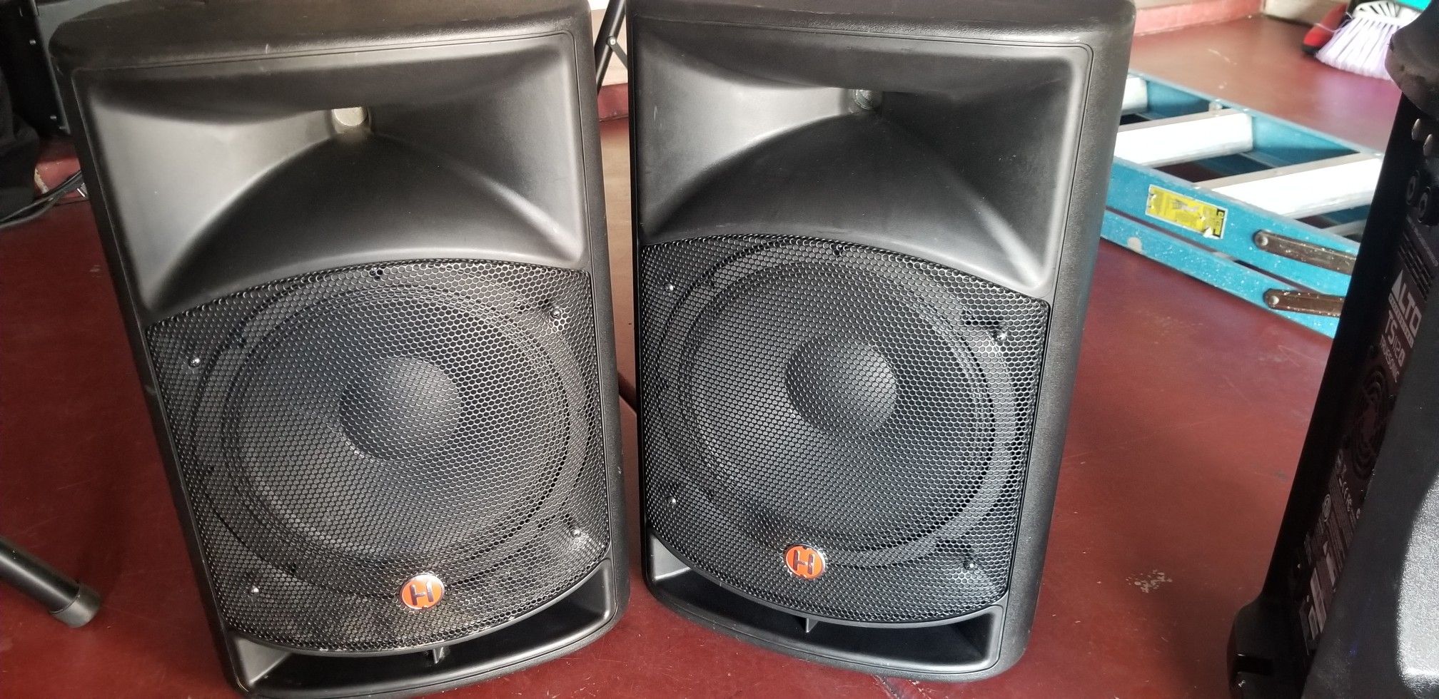 Powered speakers harbinger v2112