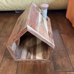 New High Quality Wooden Pet House With Built In Scratcher