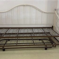  Rolling Trundle Twin Size 