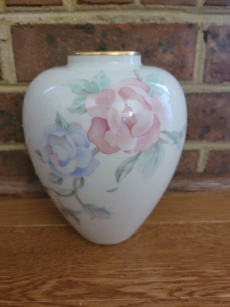 Lenox Vase in the Chatsworth Collection Pattern