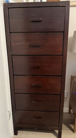 DRESSER