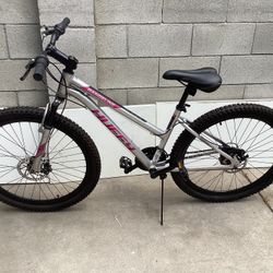 27.5  “Mountain Huffy Rangel Line Disc Brakes  Bike For Womens 7 Speeds Excellent Condition Tires Tubes Seat News $200 Firm 