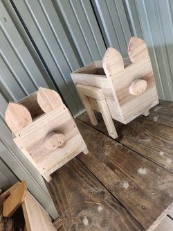 Novelty Pig Cedar Planter