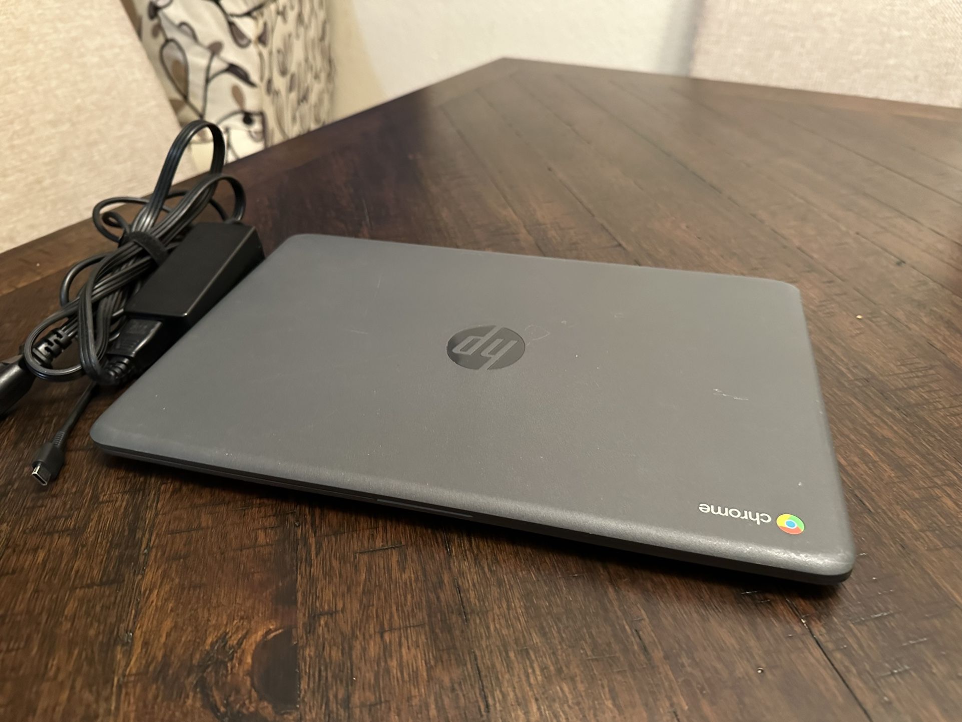 14” Touch Screen HP Chromebook w/ Charger