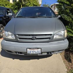 2000 Toyota Sienna