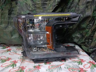 2018-20 Ford F-150 Right Headlight Regular Black