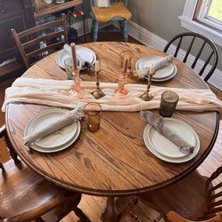 Antique Oak Round Dining Table — Pedestal Base with Claw Feet