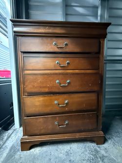 Dresser