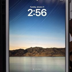 Apple iPad 8th gen 32g WiFi -Case & Wireless Keyboard-