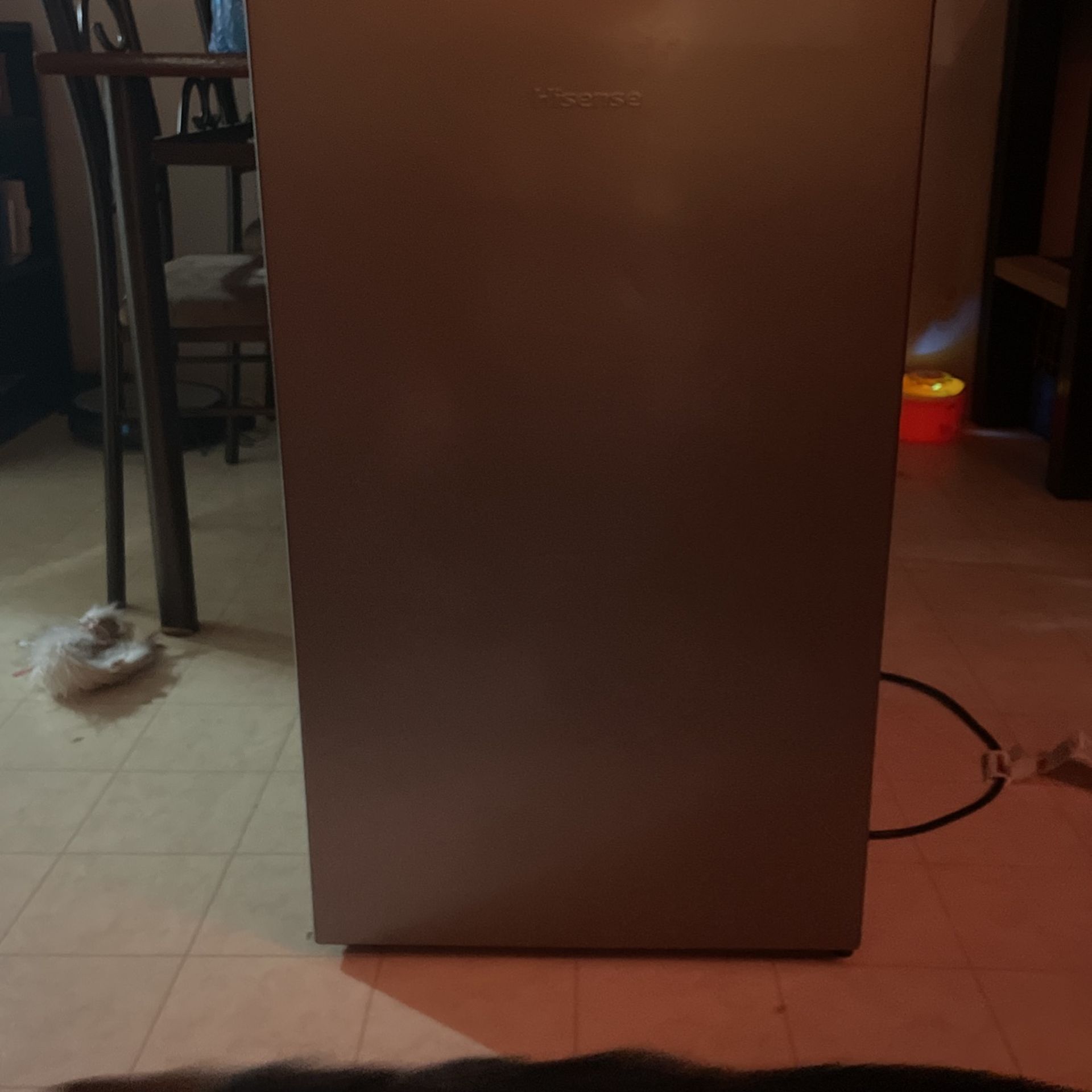 Hisense Mini fridge