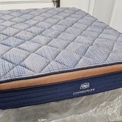 LIKE NEW! Brooklyn Bedding CopperFlex Queen Mattress - Delivery Available