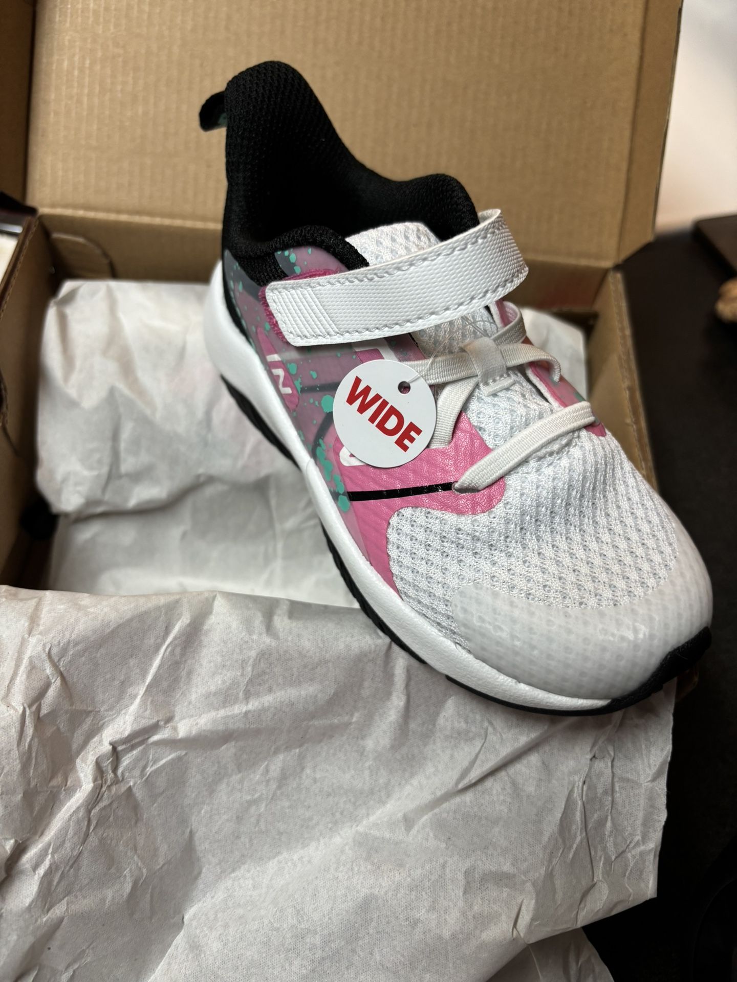 Pair Shoes New Balance Toddler girl Size 1/2 Wide