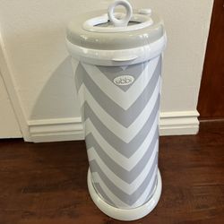 Ubbi Diaper Pail (Chevron Pattern)