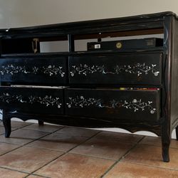 Black Dresser/entertainment 
