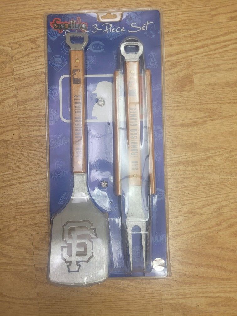 Brand New San Francisco Giants 3 Piece BBQ Set