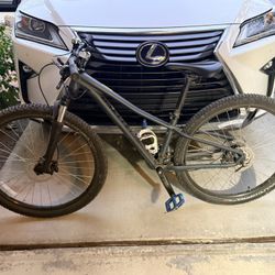 Specialized Mountain Bike (Boys) - Pitch