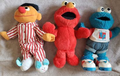 Sesame Streets Sings/Snores Ernie, Walk n Talk Cookie Monster, Tickle Me Elmo Doll
