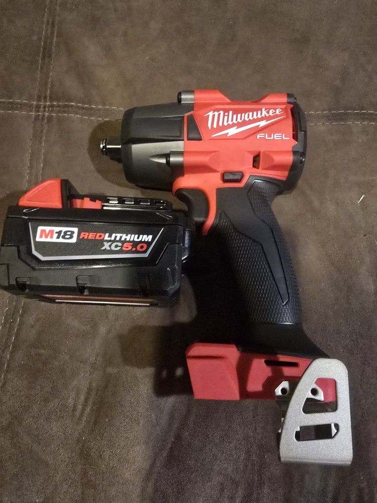 Milwaukee Impact Wrench And Battery 5.0 