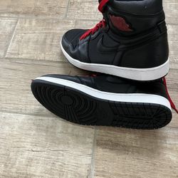 Used mens nike top shoes size 12