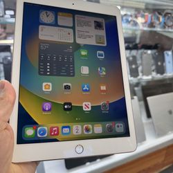 iPad Pro 9.7” 256GB Storage for school, work or gaming 